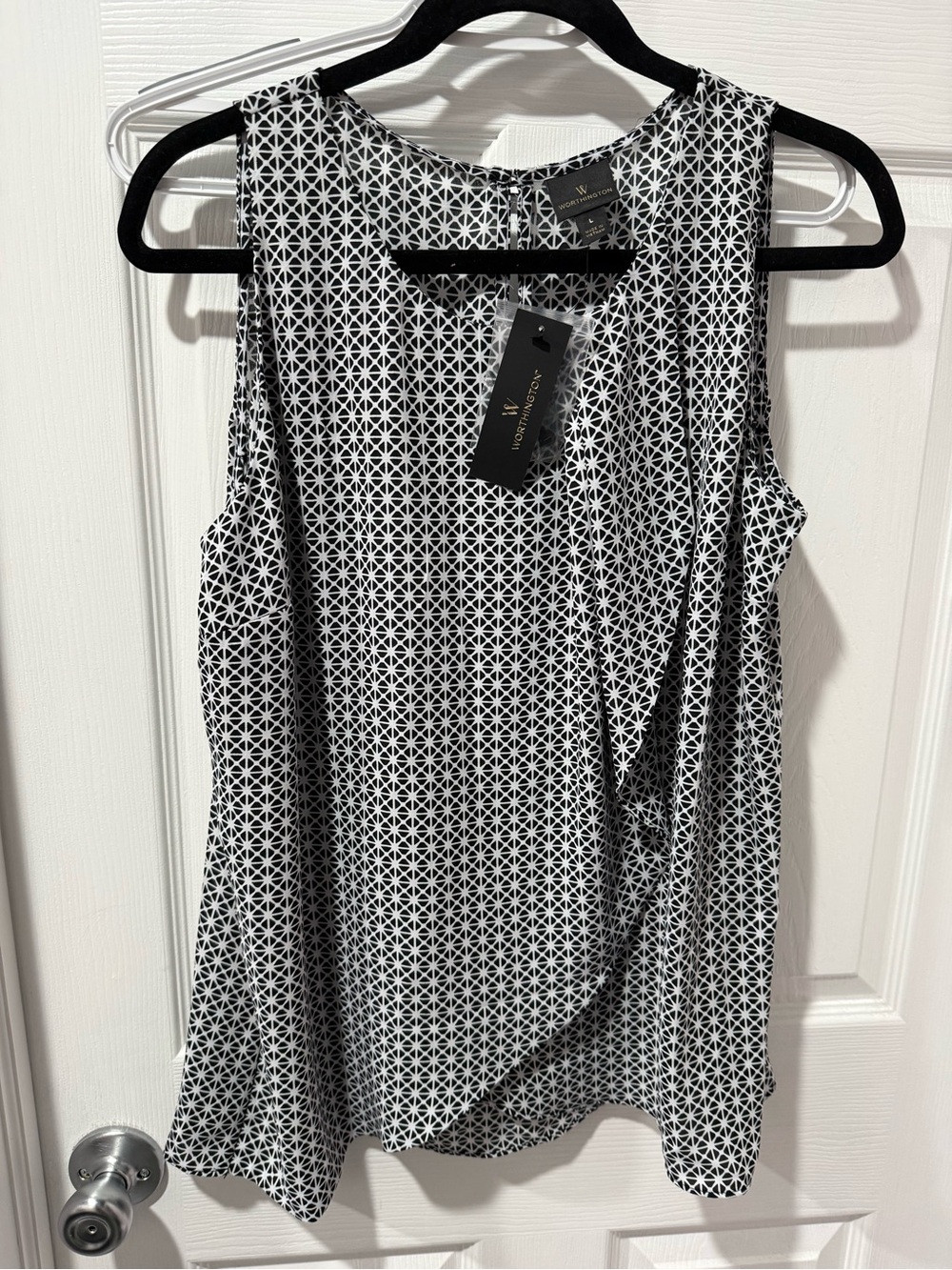 Worthington Black & White Geometric Sleeveless Top
